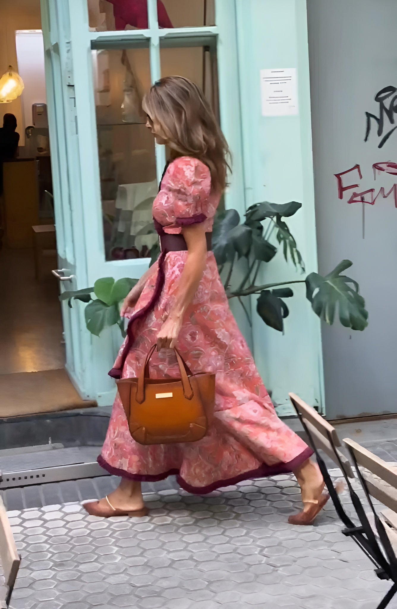 Mila Różowa Sukienka Maxi z Krótkim Rękawem