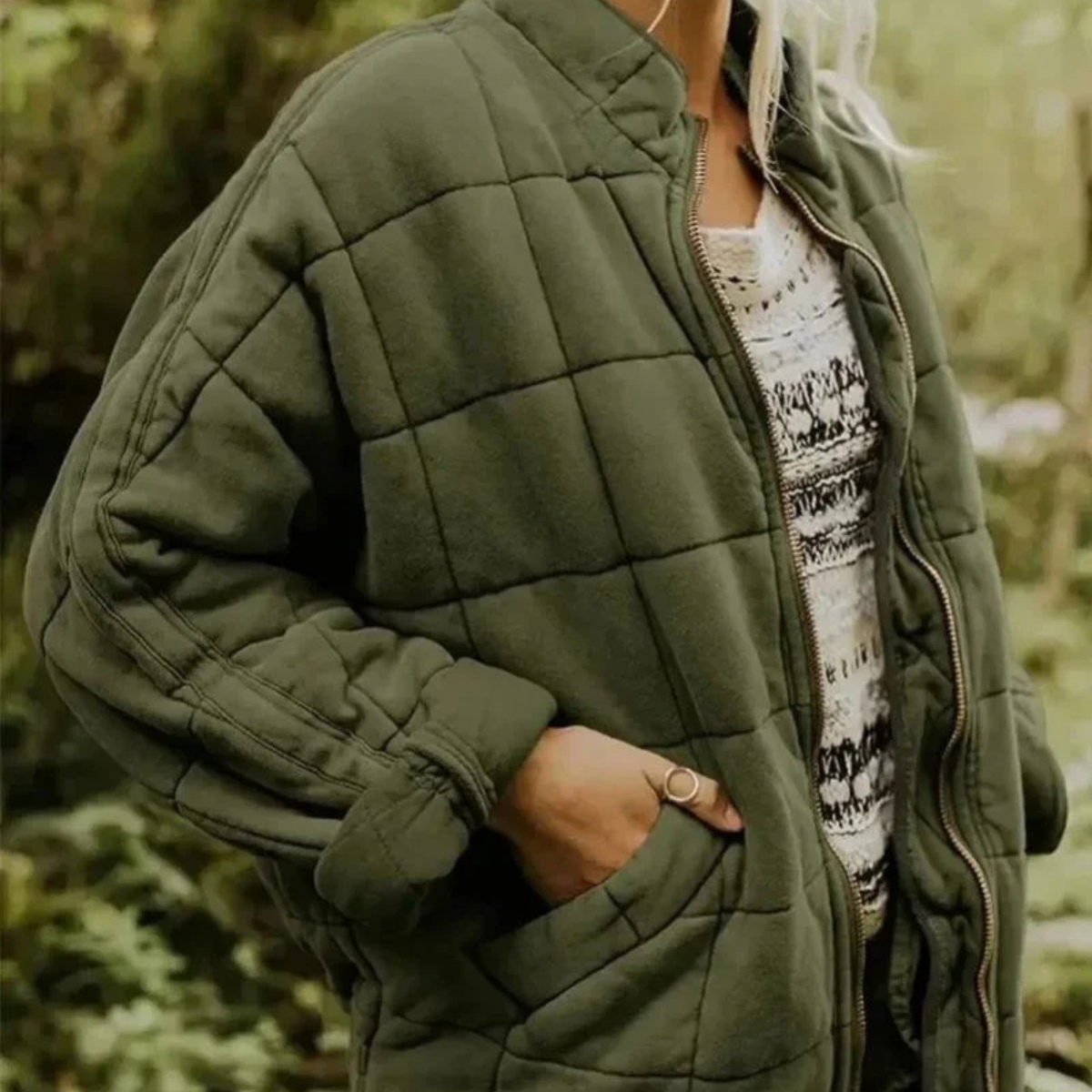 Iris Pikowana Kurtka o Eleganckim Oversize Kroju