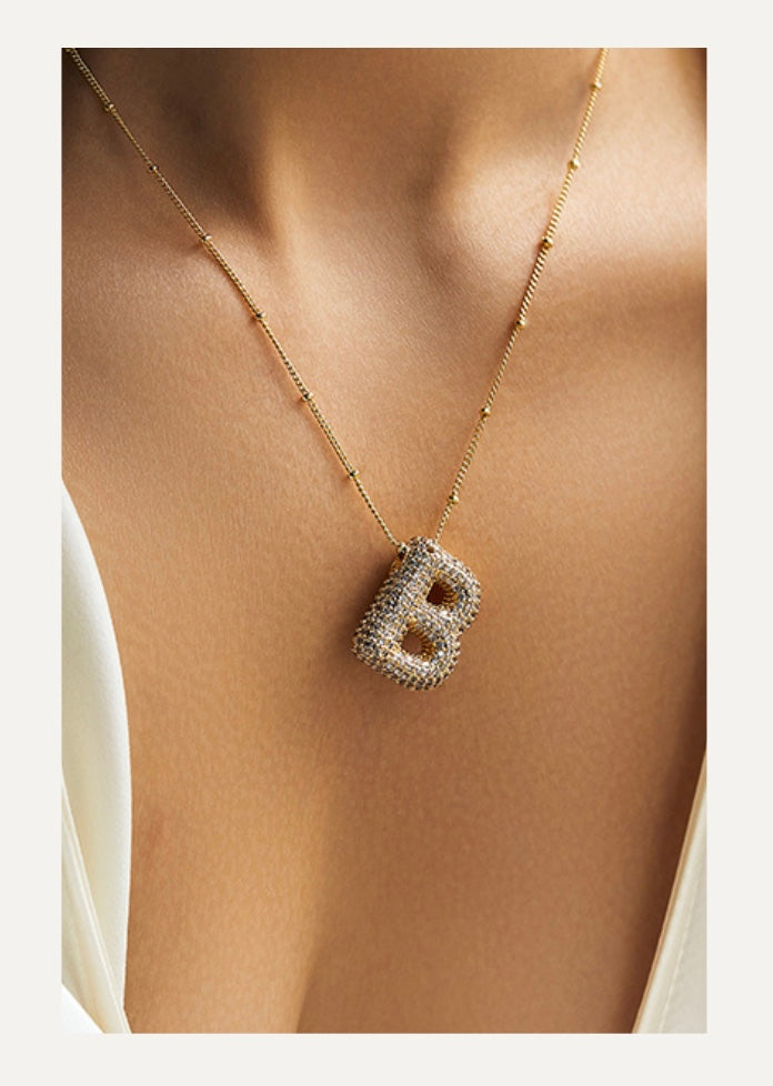 Naszyjnik z Diamentową Literą w Stylu Bubble